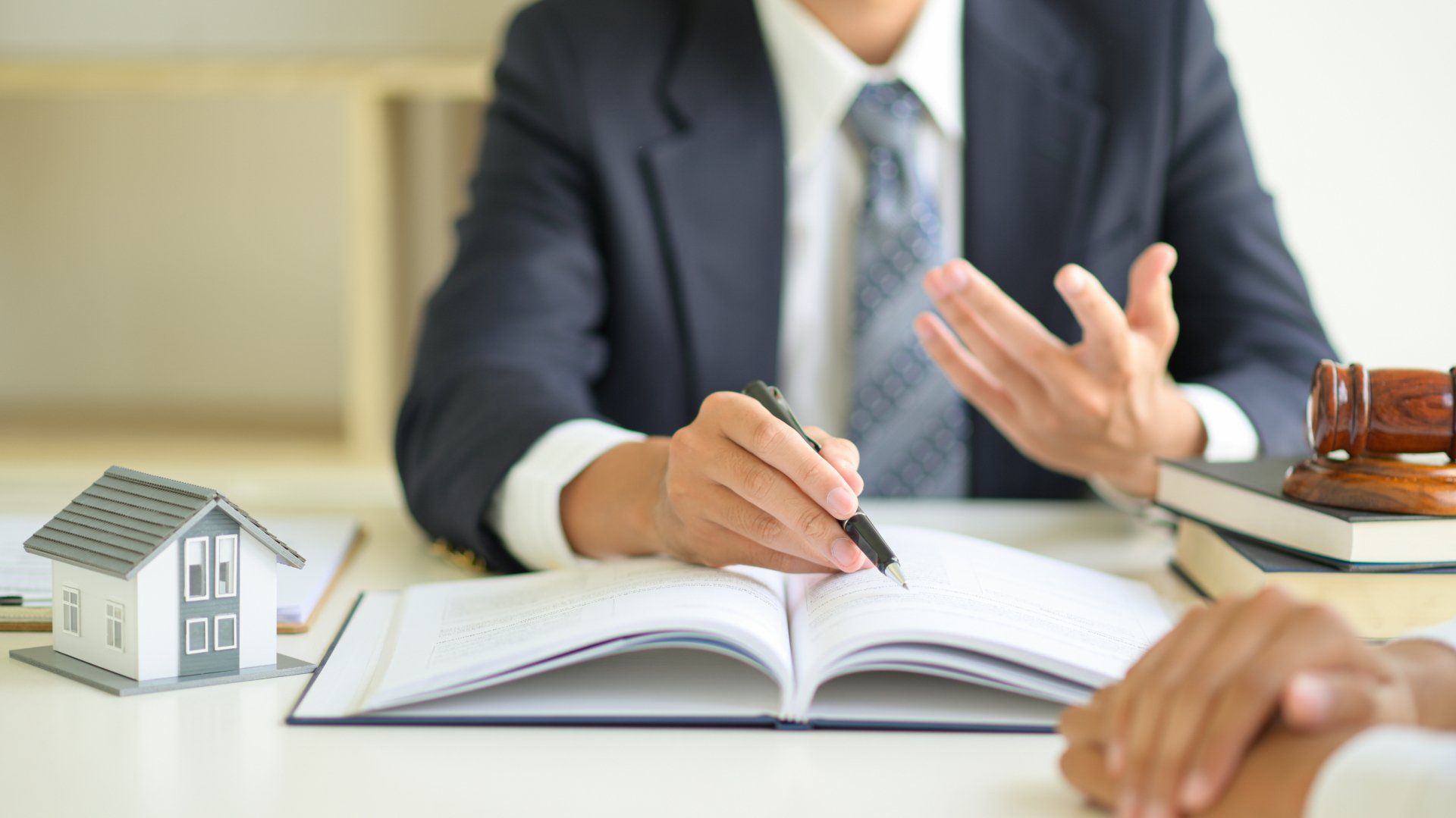 Everything You Need to Know Before Hiring a Real Estate Lawyer