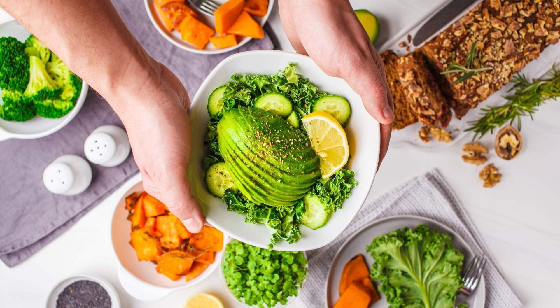 A Guide To Foods To Avoid For Acid Reflux While Breastfeeding