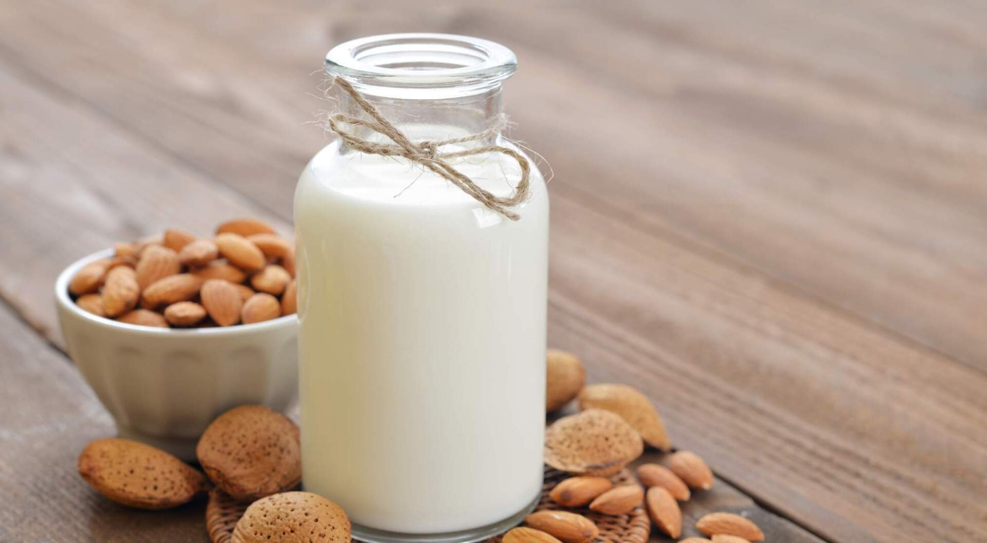 can pregnant women drink almond milk