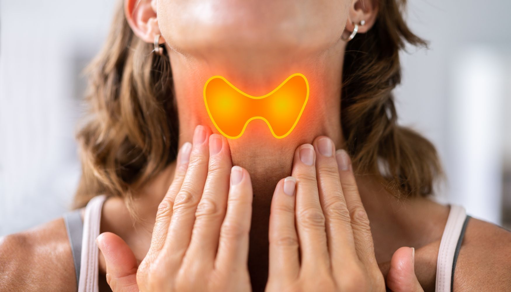 what are early warning signs of thyroid problems in females