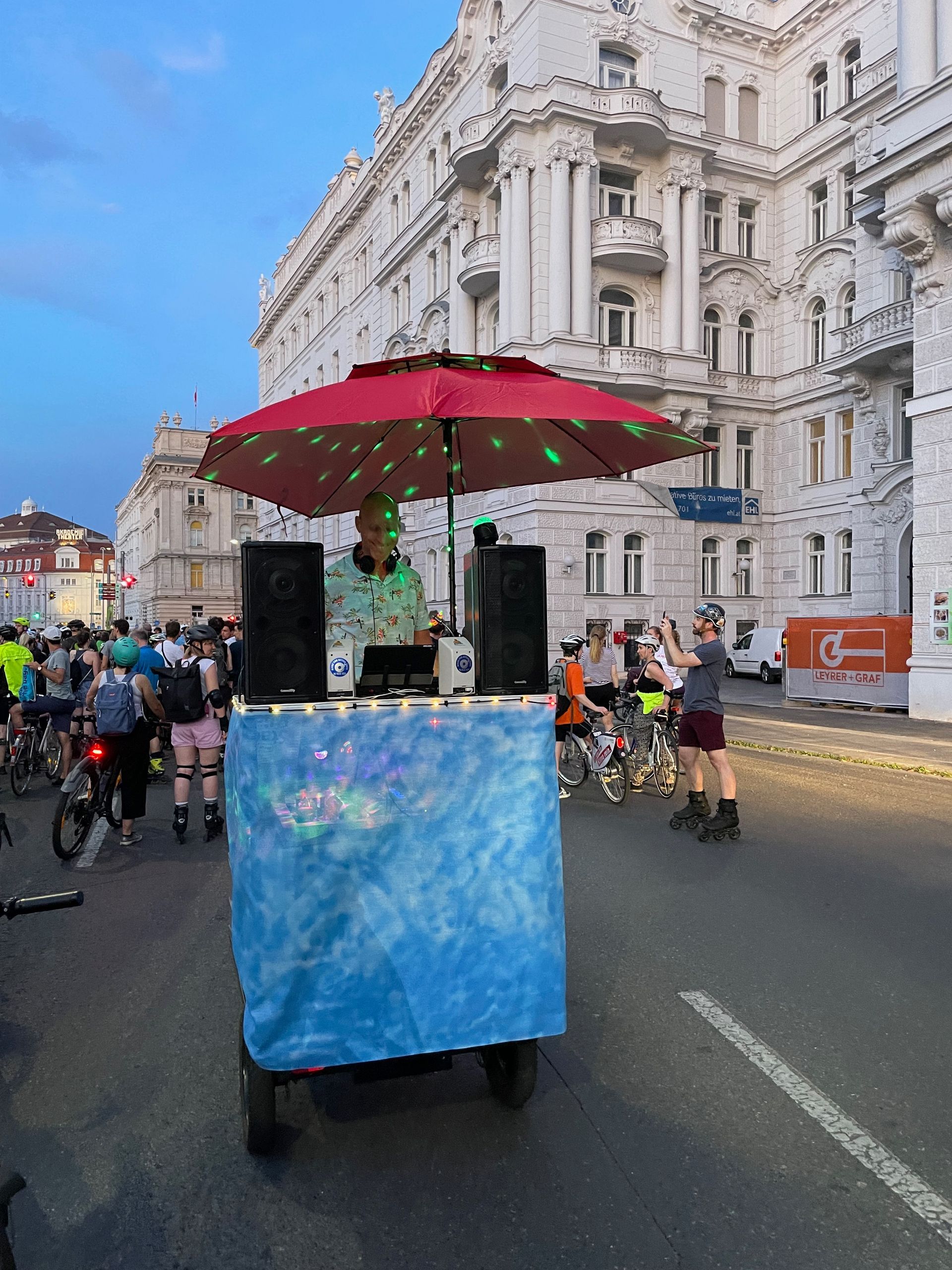 advelo DJ Bike beim Friday Night Skating in Wien