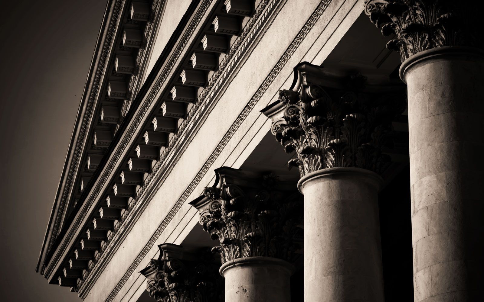 moody looking image of columns holding up the roof of a courthouse