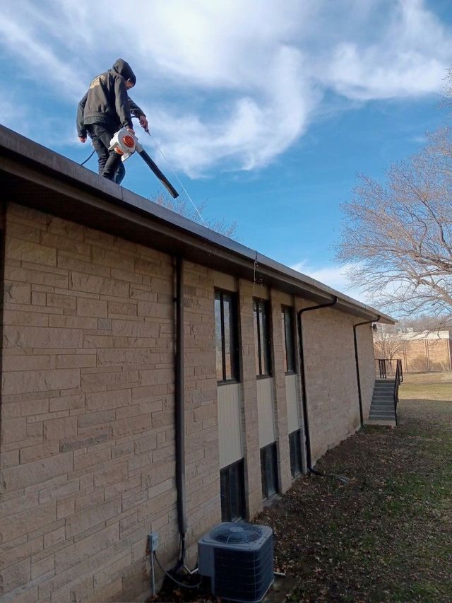 Gutter Cleaning In Lakewood