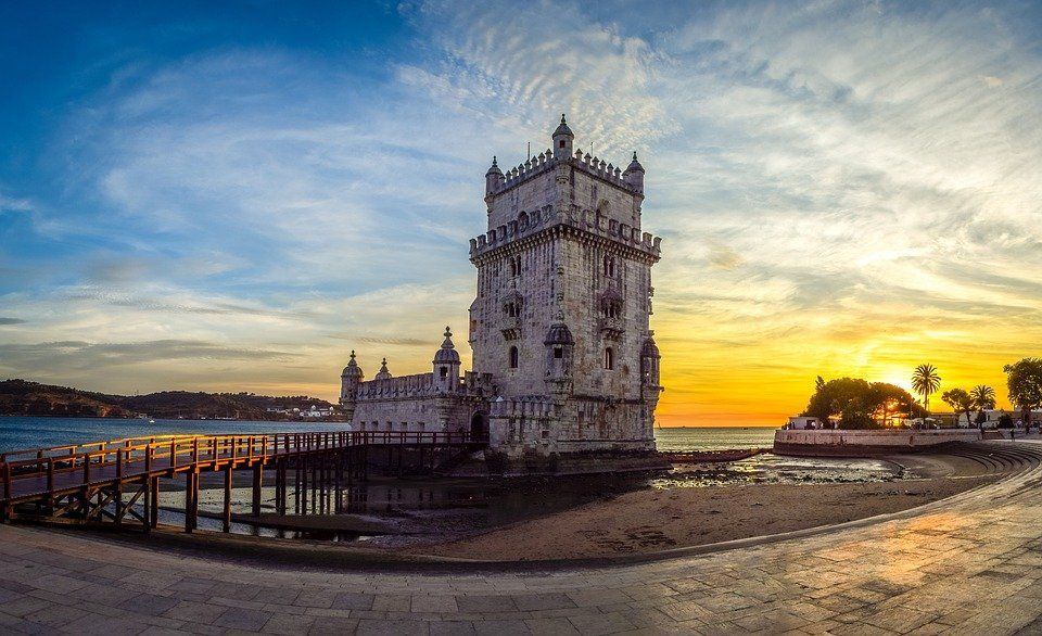 Douro Valley Tours, wine tours, Taxi douro valley, Taxi Porto Regua, Taxi Porto Lisboa, Taxi Aeroporto Porto, Taxi Porto Santiago Compostela, Taxi Porto Airport, Oporto Airport Taxi, Private Transfer, Private Chauffeur,