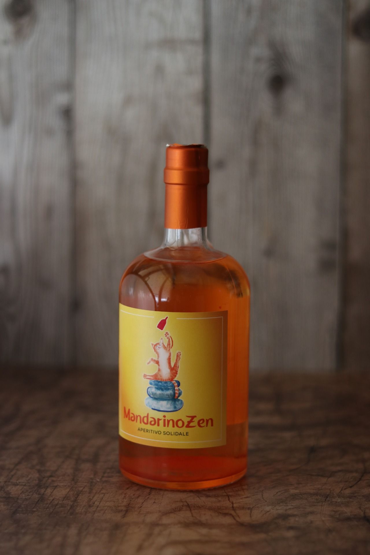 bottiglia di liquore al mandarino zen