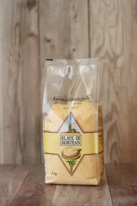 Confezione di farina di mais giallo