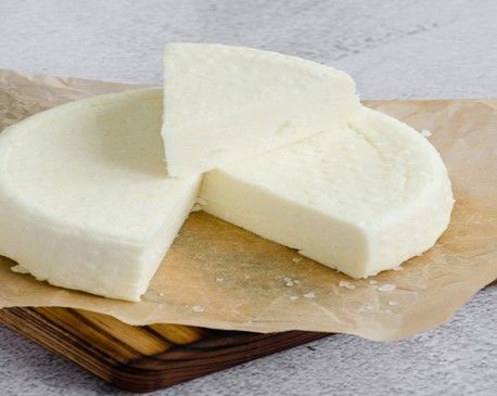 Formella di formaggio bianco di capra