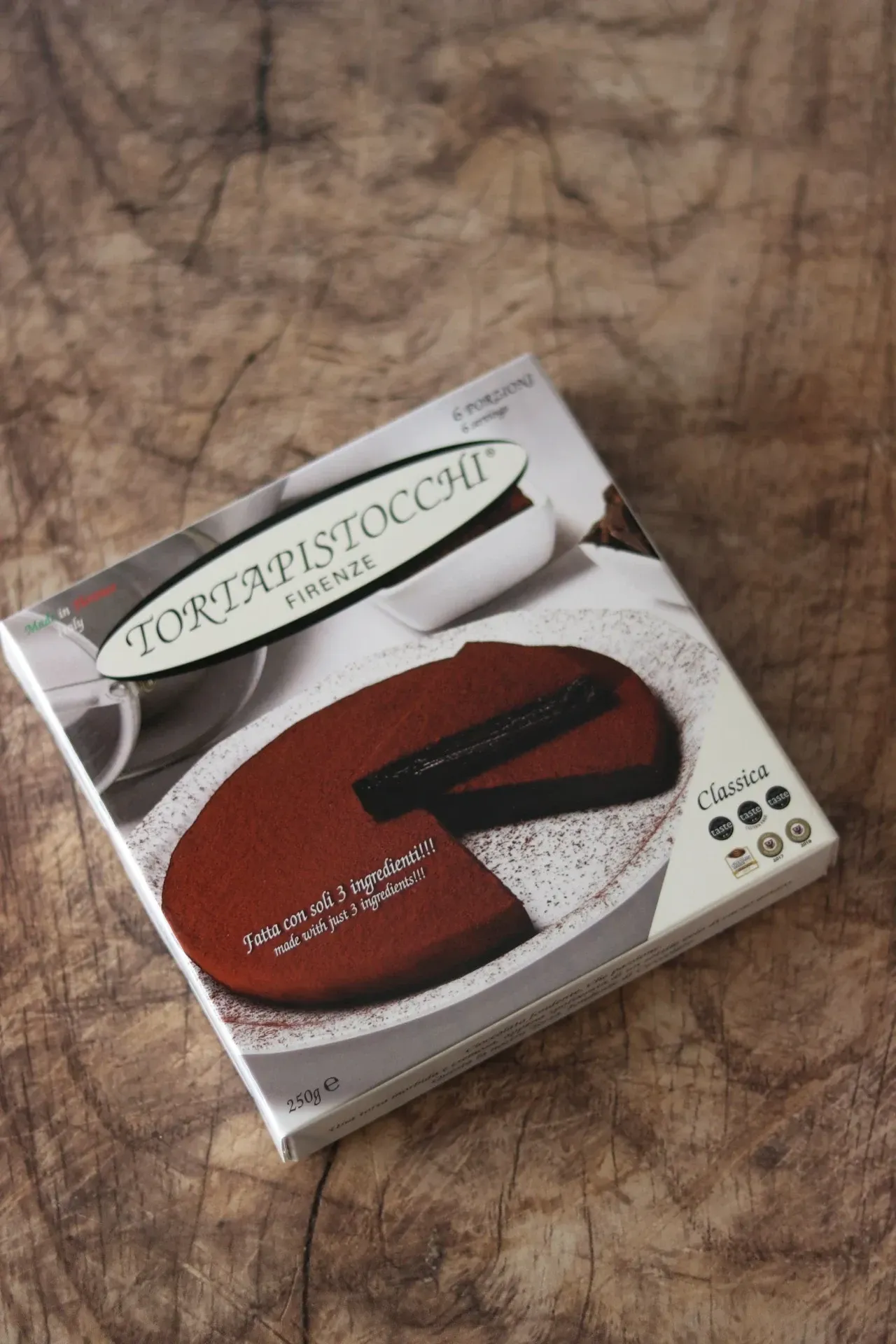 Confezione della Torta Pistocchi