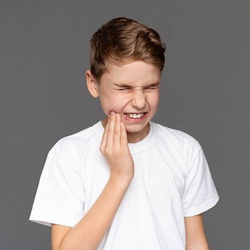 Kid having tooth pain