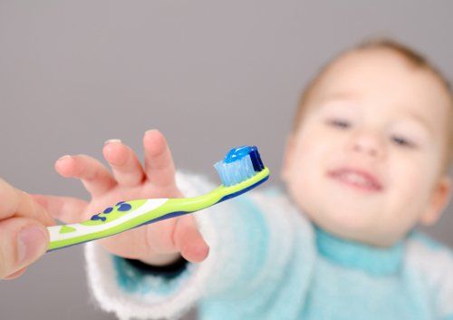 vệ sinh răng miệng cho bé 1 tuổi 
