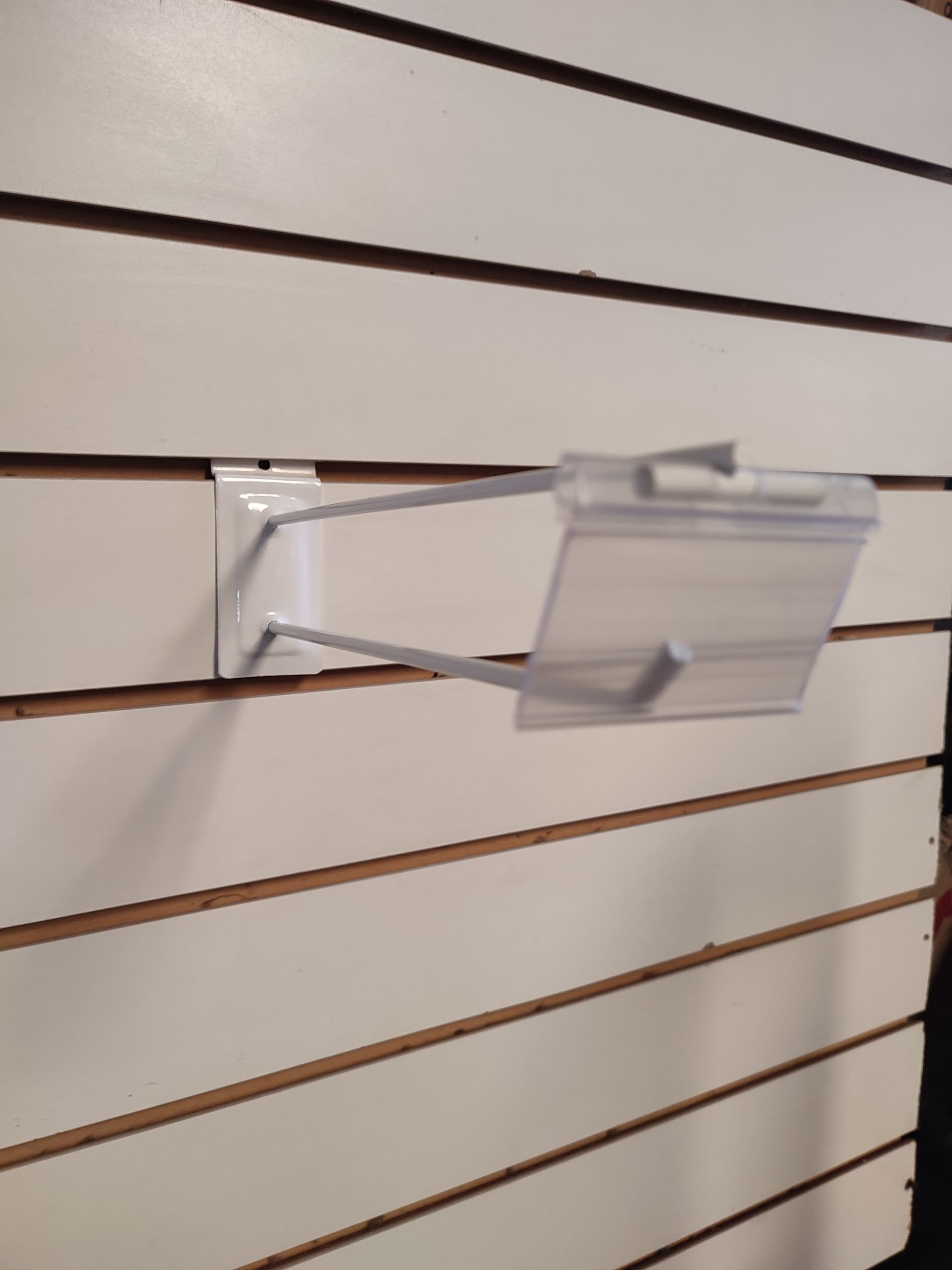 Soporte de estante de metal blanco con soporte de etiqueta de precio de plástico