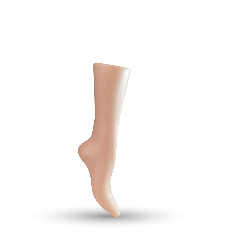 Una pierna y un pie incorpóreos, realizados en plástico de color carne, en posición de puntillas.