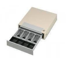Cajón de caja registradora, color beige, parcialmente abierto, mostrando compartimentos para billetes y monedas.