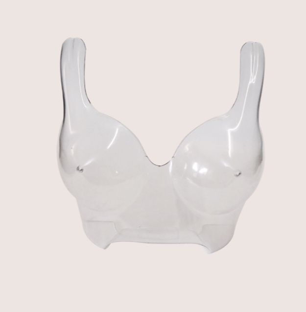 Molde de sujetador de plástico transparente, fotografía de estudio.