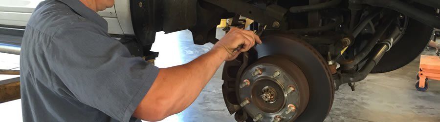 Measuring brake rotor thickness