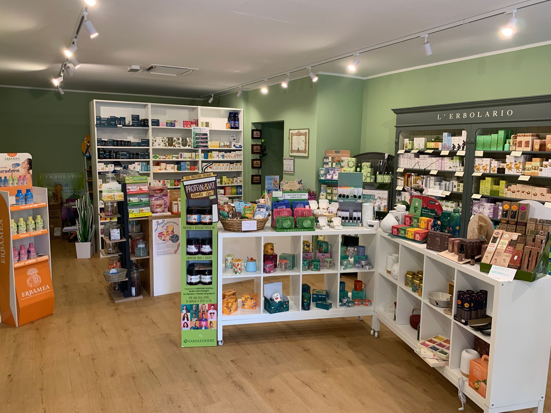 Interno dell'erboristeria