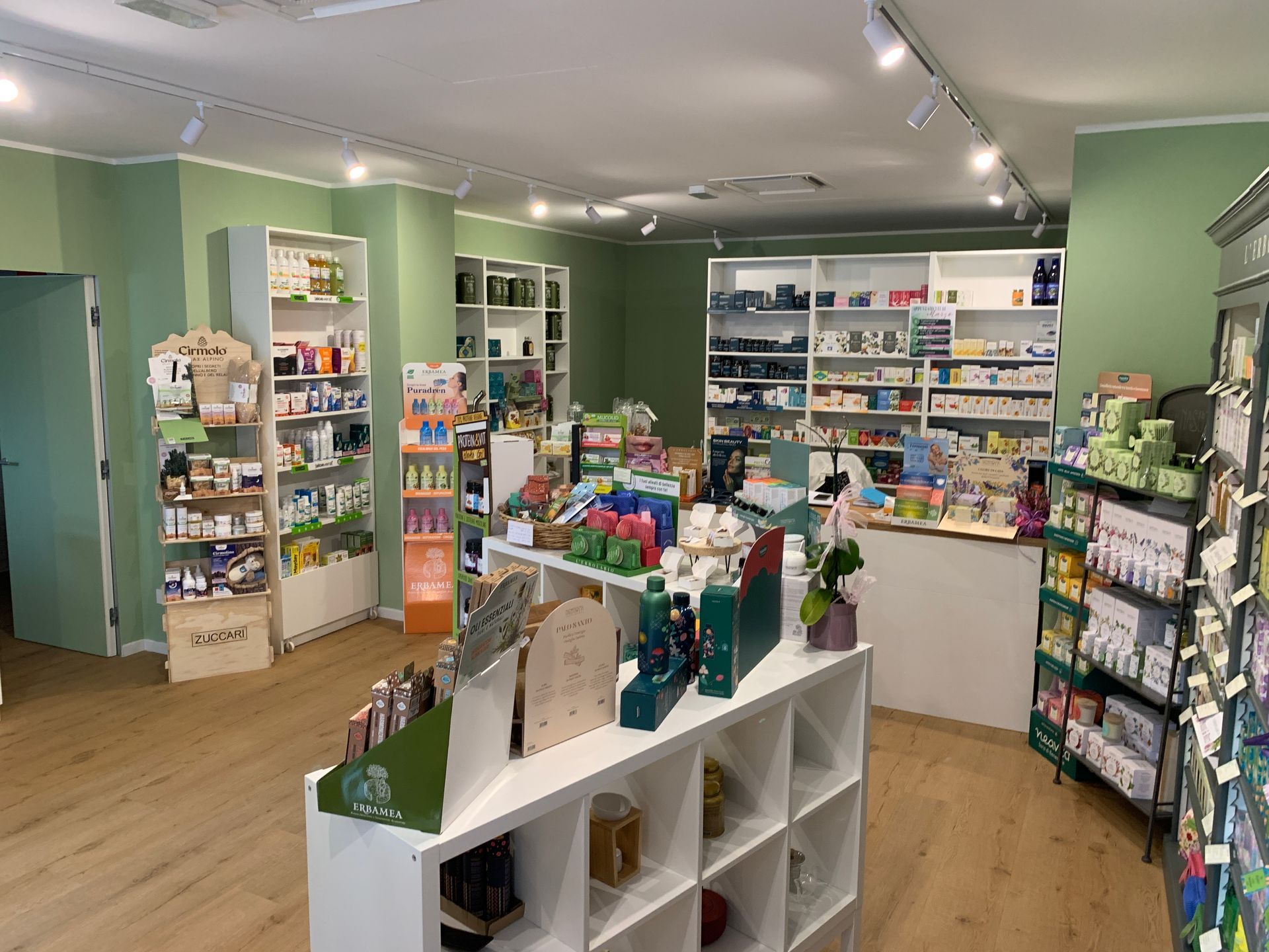 Interno dell'erboristeria