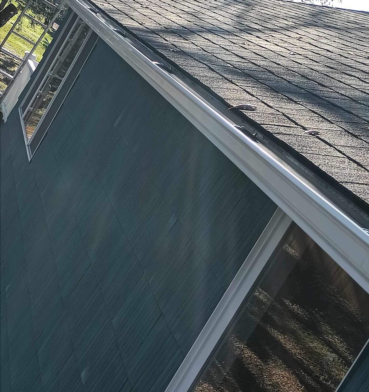 White Gutter — Lacey, WA — Seamless Gutters Troy Services LLC