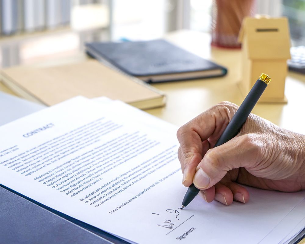 Senior Signing Official Document  — Puyallup, WA — Froehling Hendricks