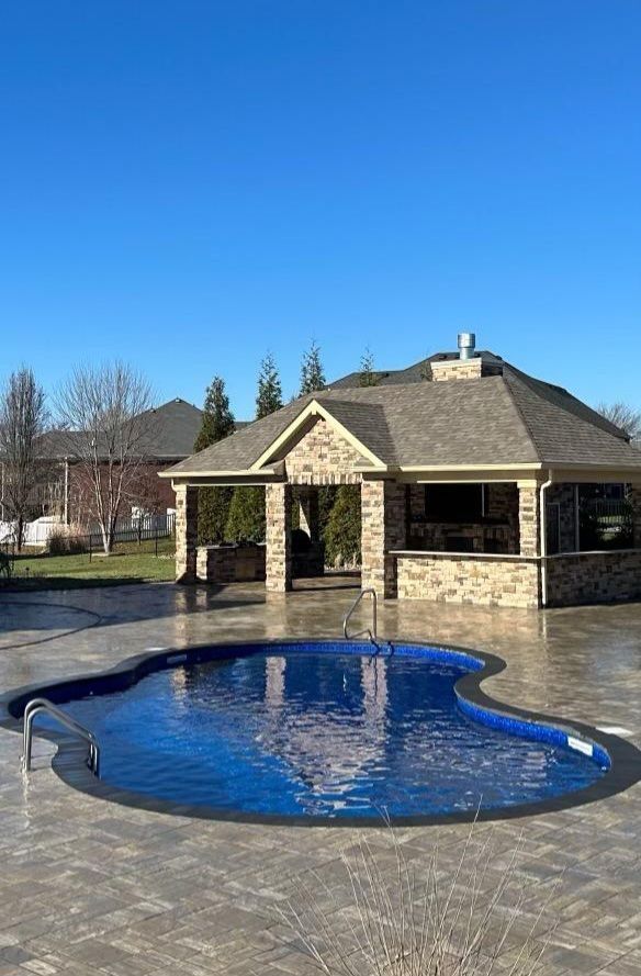 Louisville pool builders