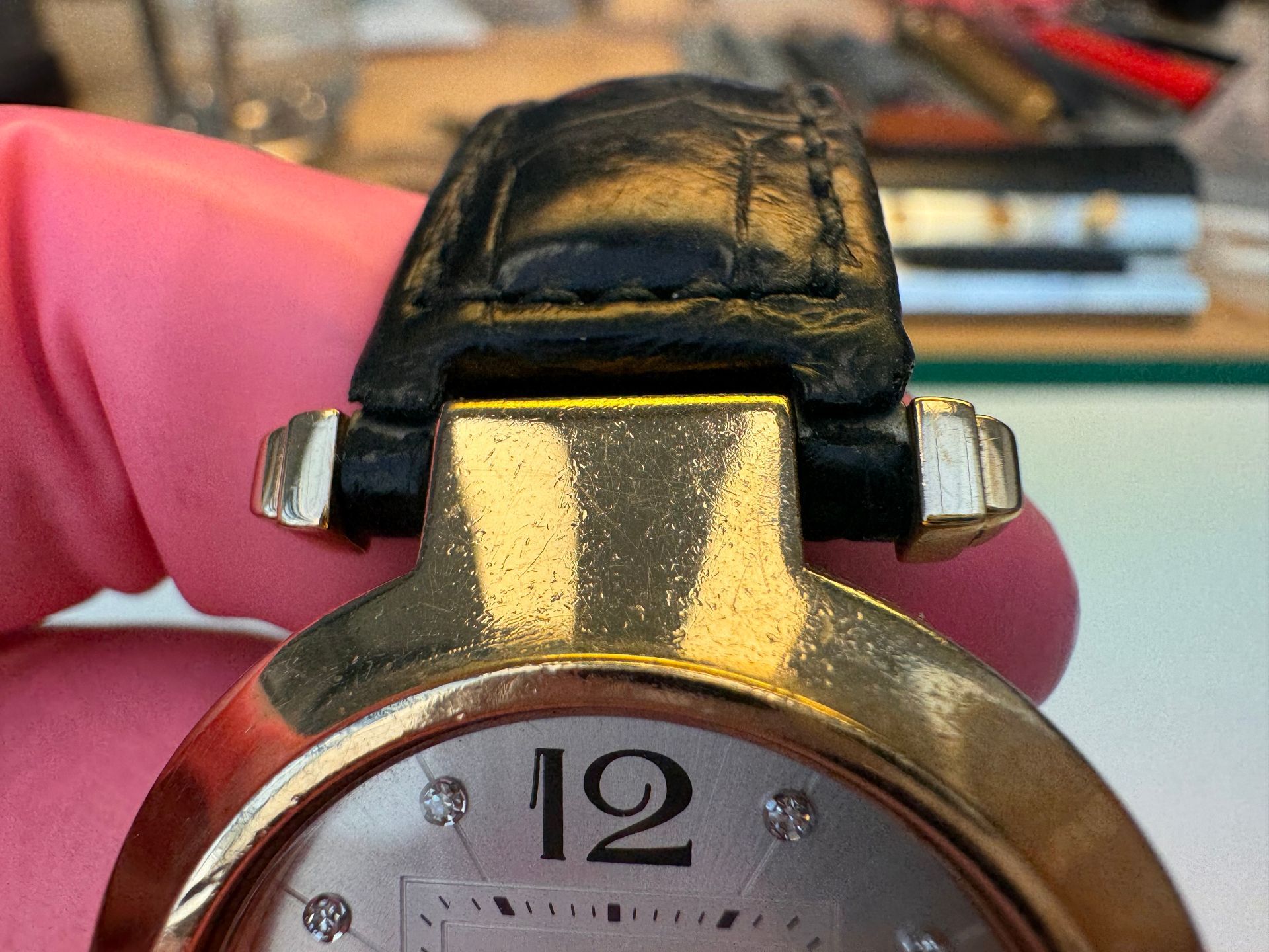 Roségouden Cartier Pasha horloge met een zilveren wijzerplaat, diamanten indexen, zwarte wijzers 