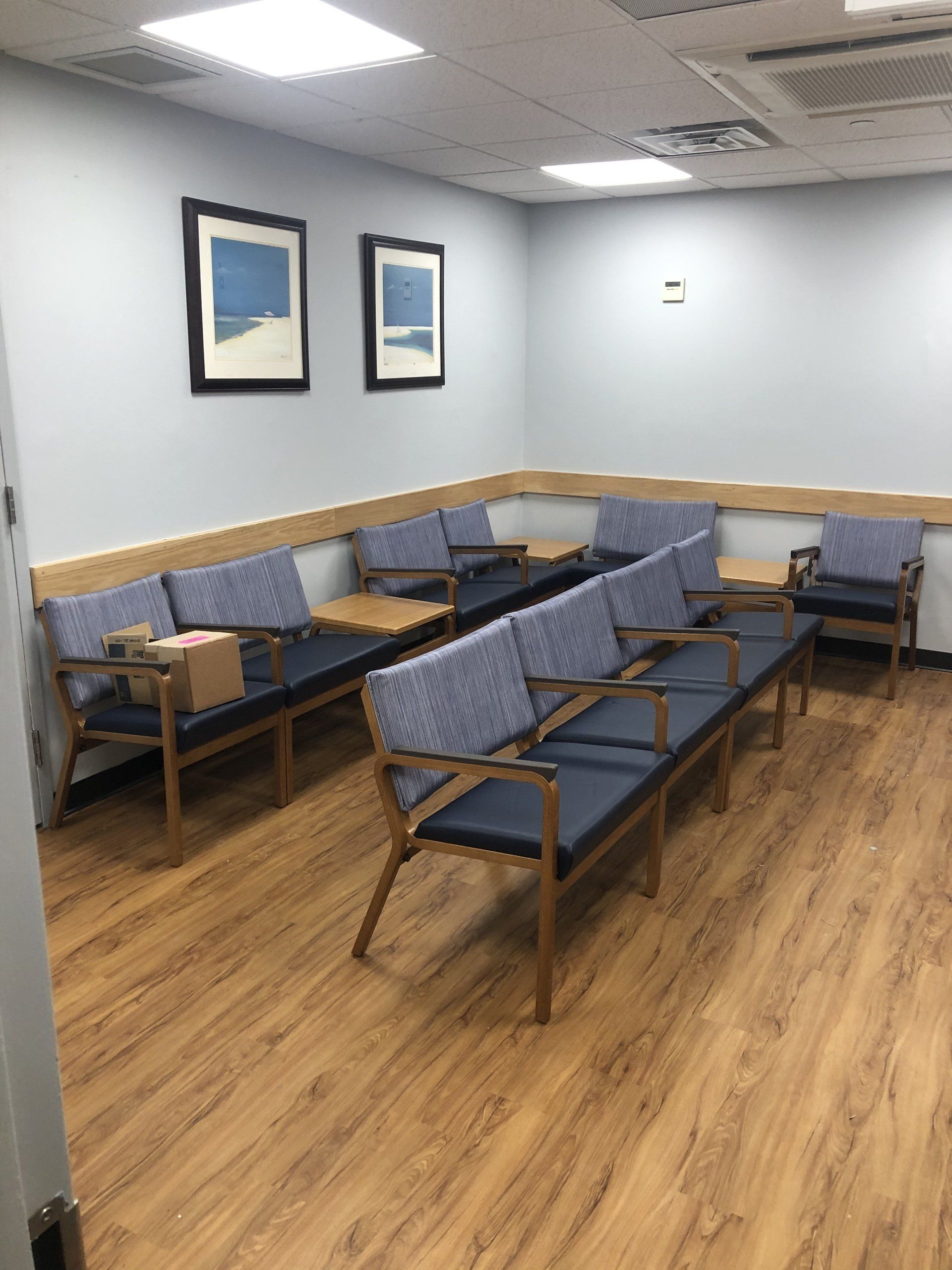A waiting room with a lot of chairs and tables