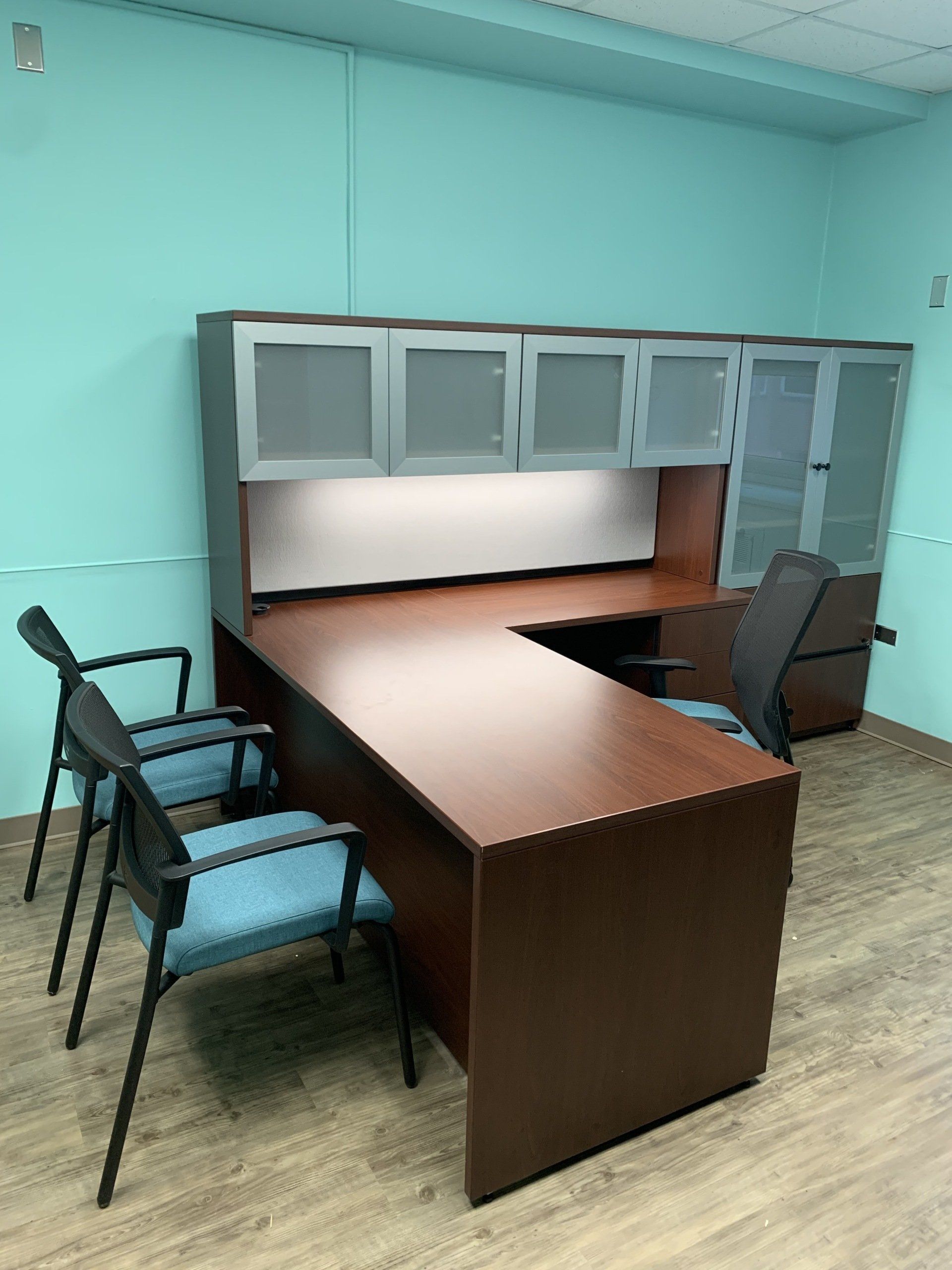 A room with a desk and chairs in it