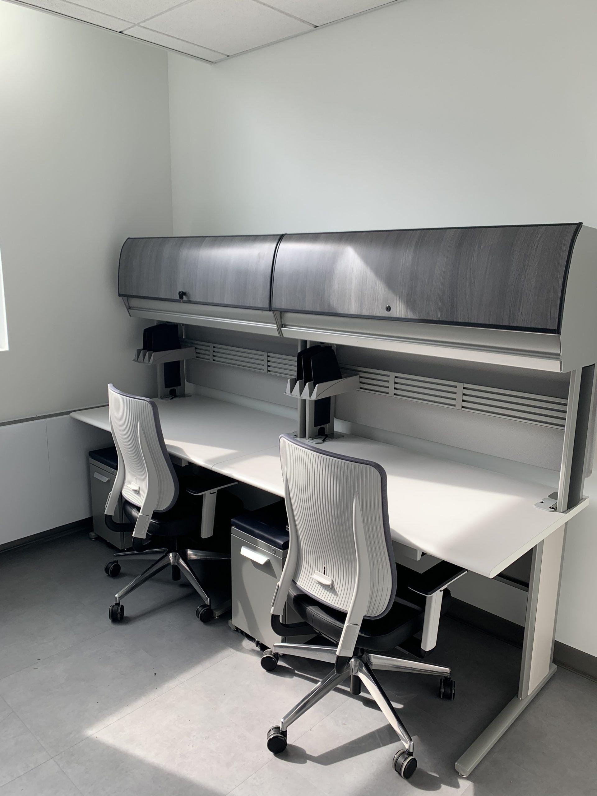 A room with two desks and two chairs in it