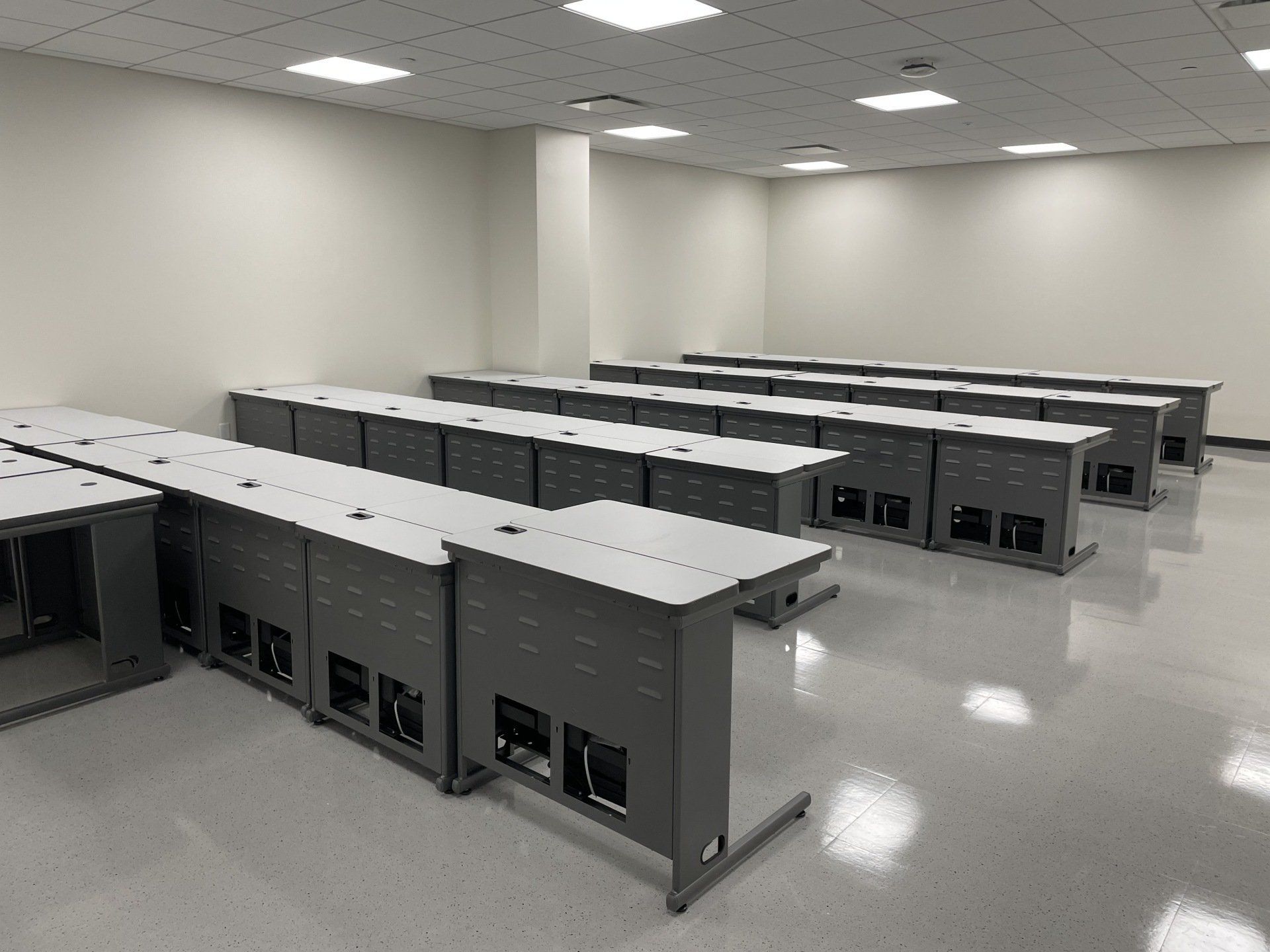 A room with a lot of tables and desks in it