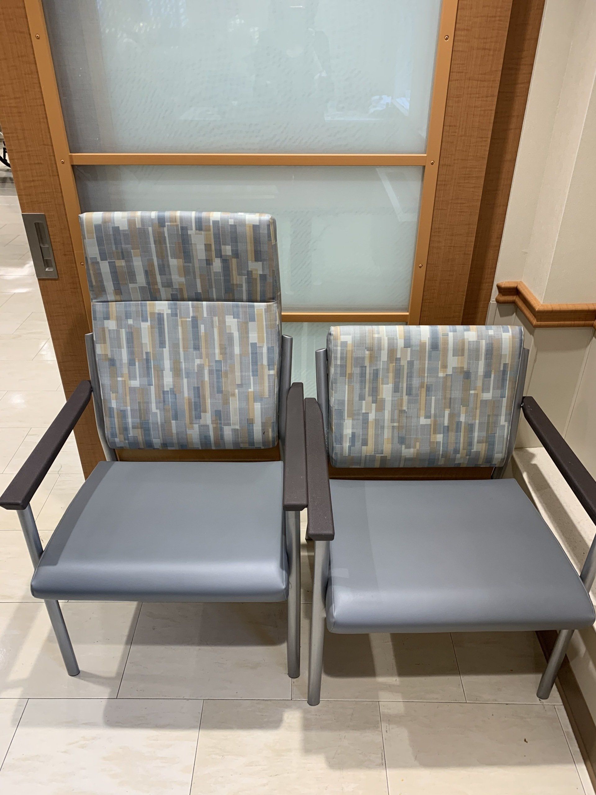Two chairs are sitting next to each other in a waiting room