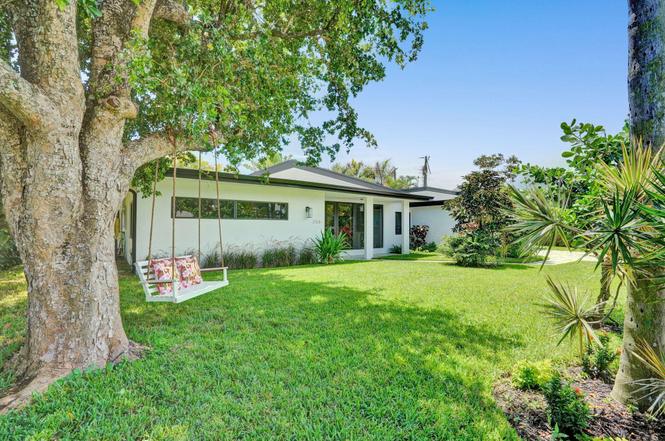 Delray Beach, FL. New Hurricane Windows