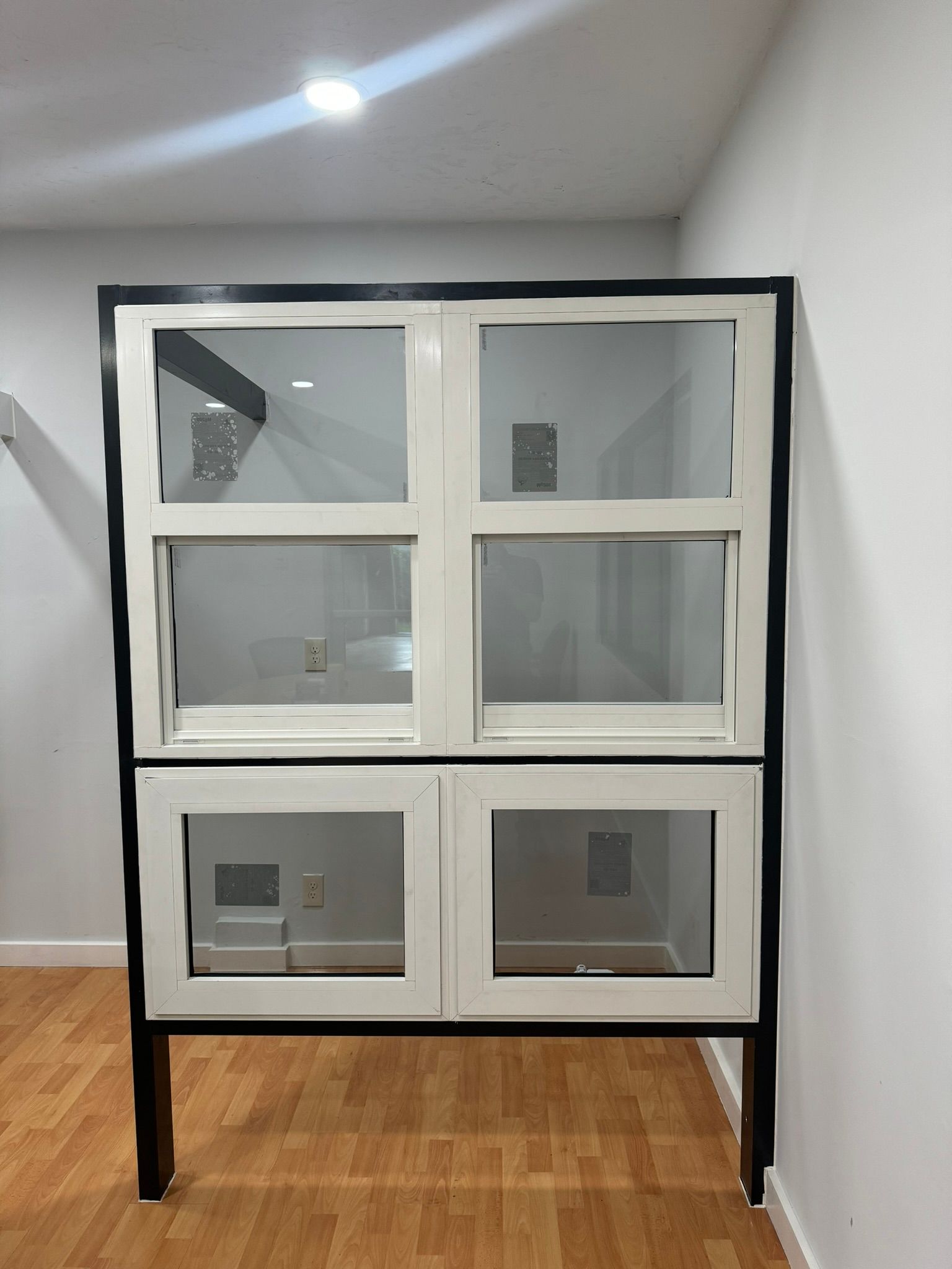 Single hung windows on top of casement windows