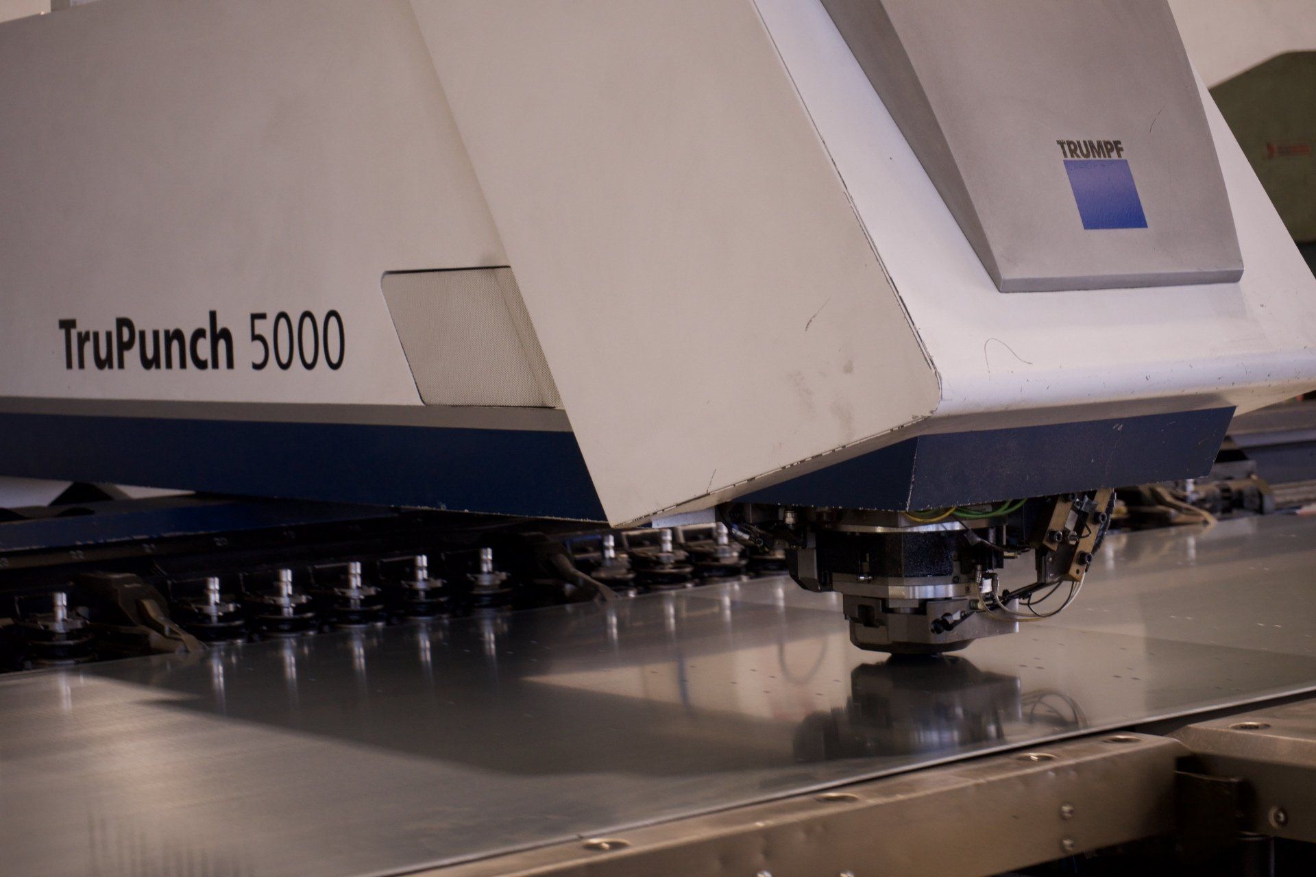 Macchinario per taglio di lamiere a Pavia di Udine