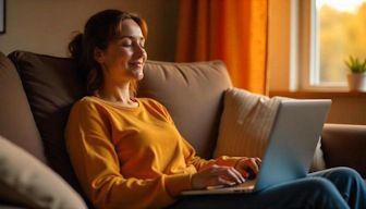 Woman in Columbus meeting remotely with her hypnotherapist from Quit Smoking Columbus Hypnotherapy to quit smoking sitting on her couch at home