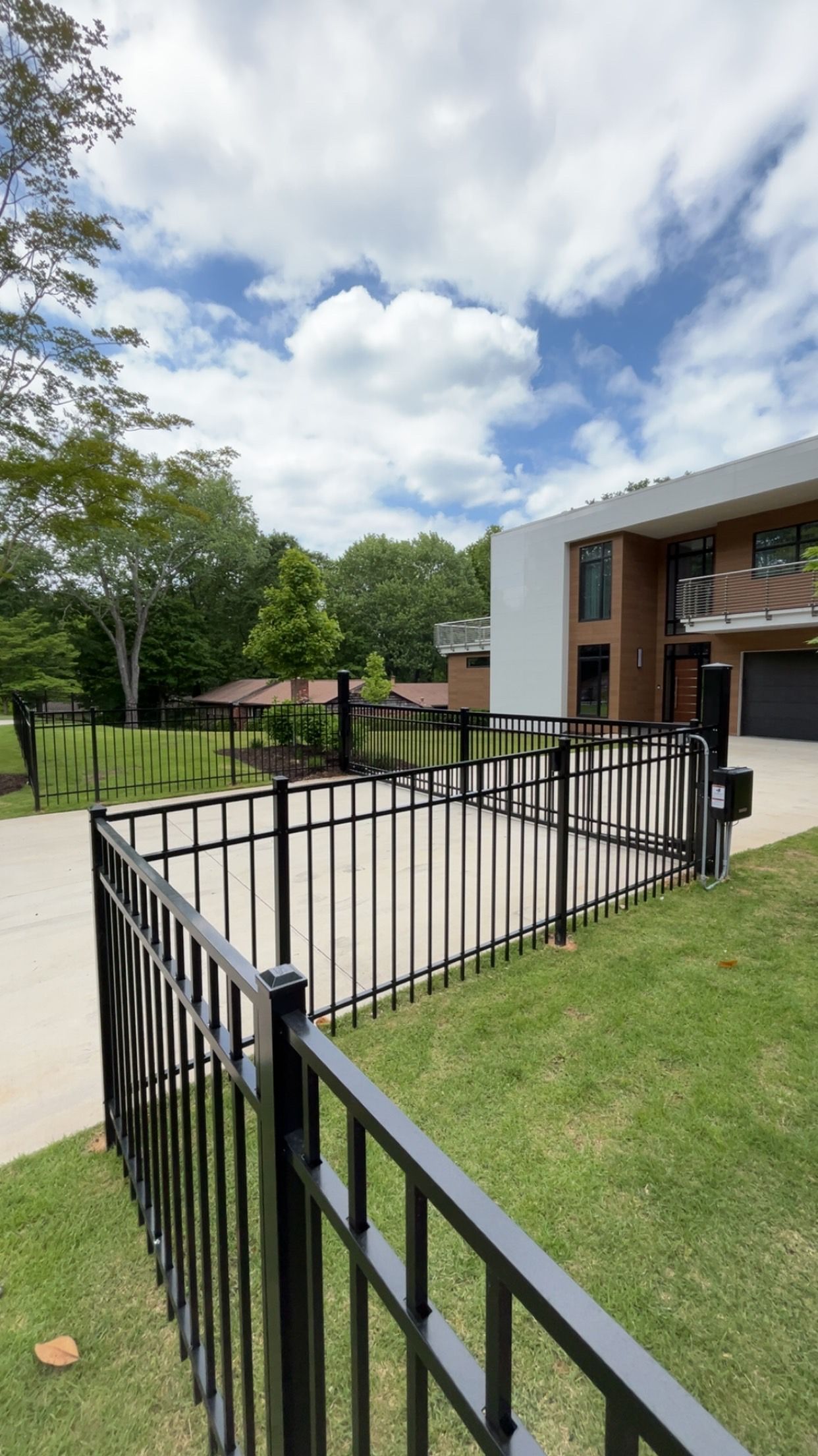 gate with solar power