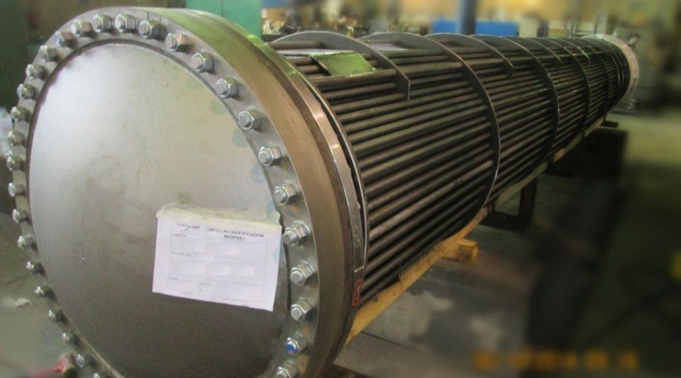 Heat exchanger with vertical wal;