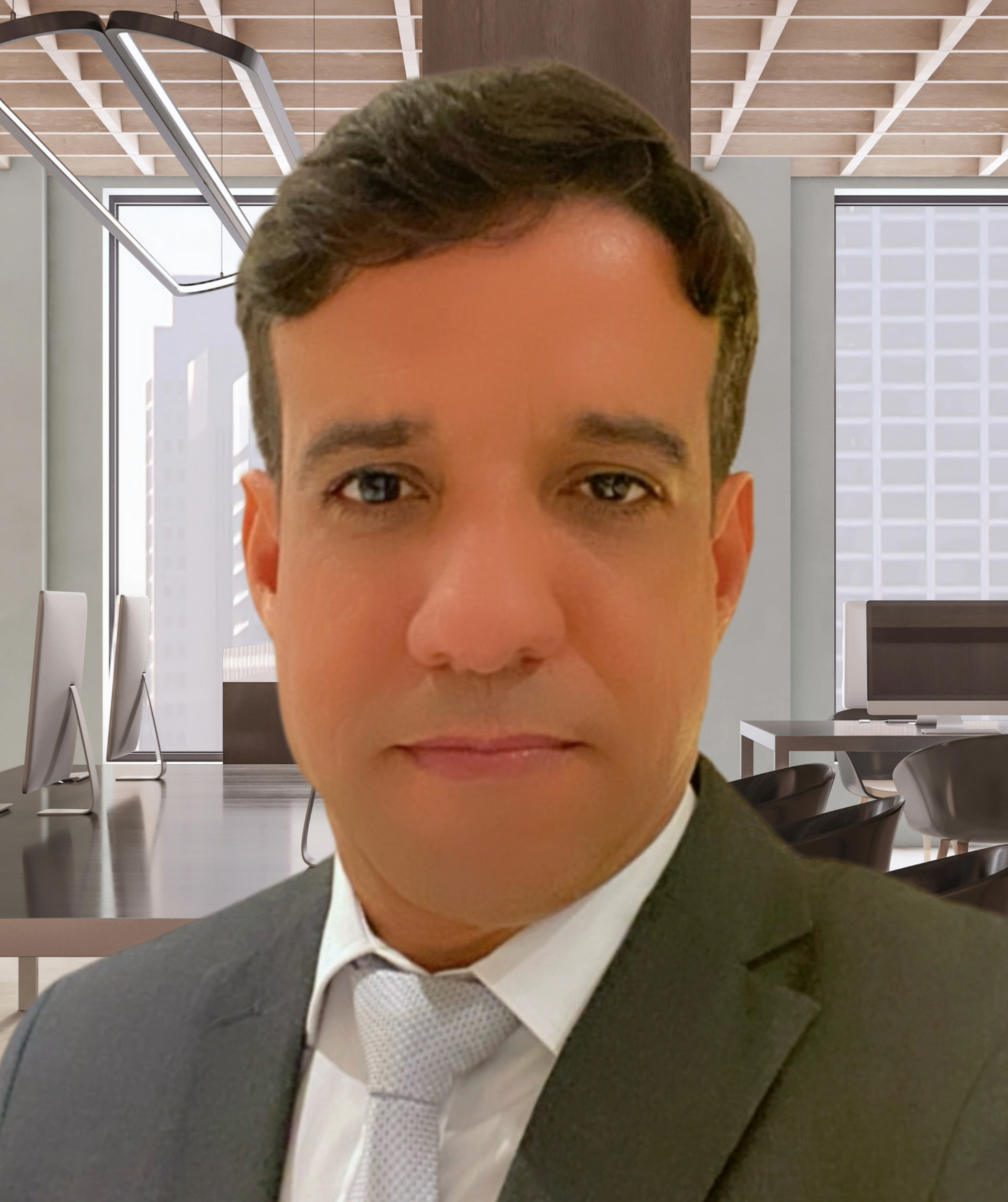 Retrato de um homem de terno e gravata em um escritório moderno.
