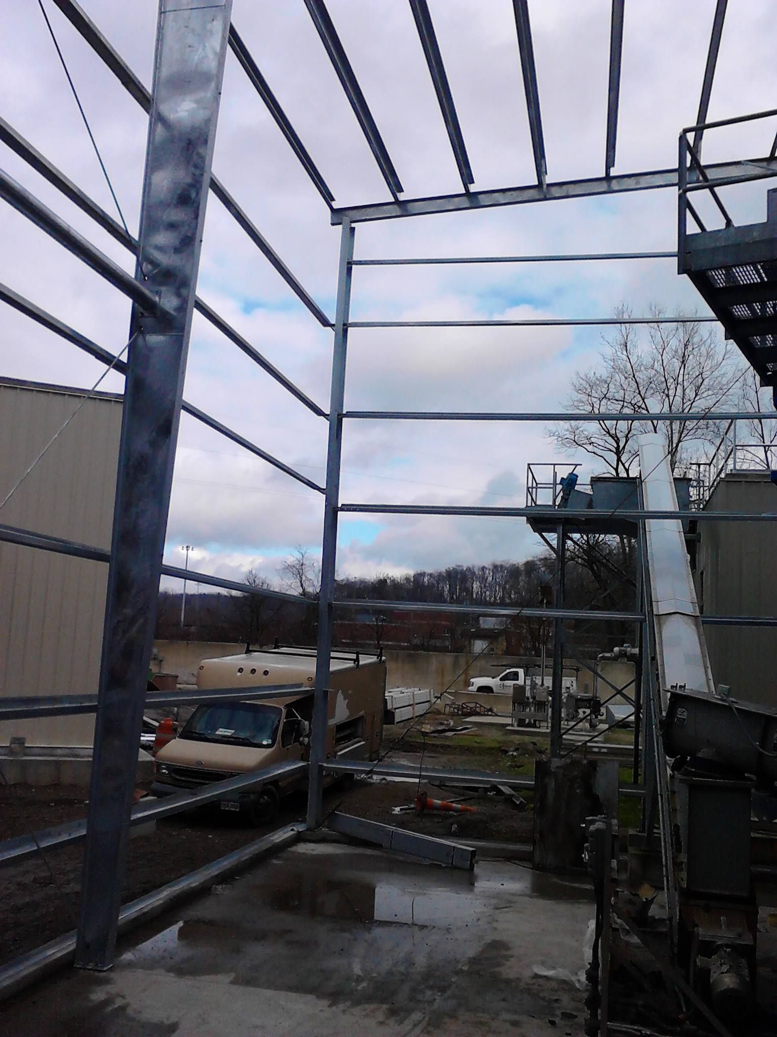 A ceiling without roof construtions