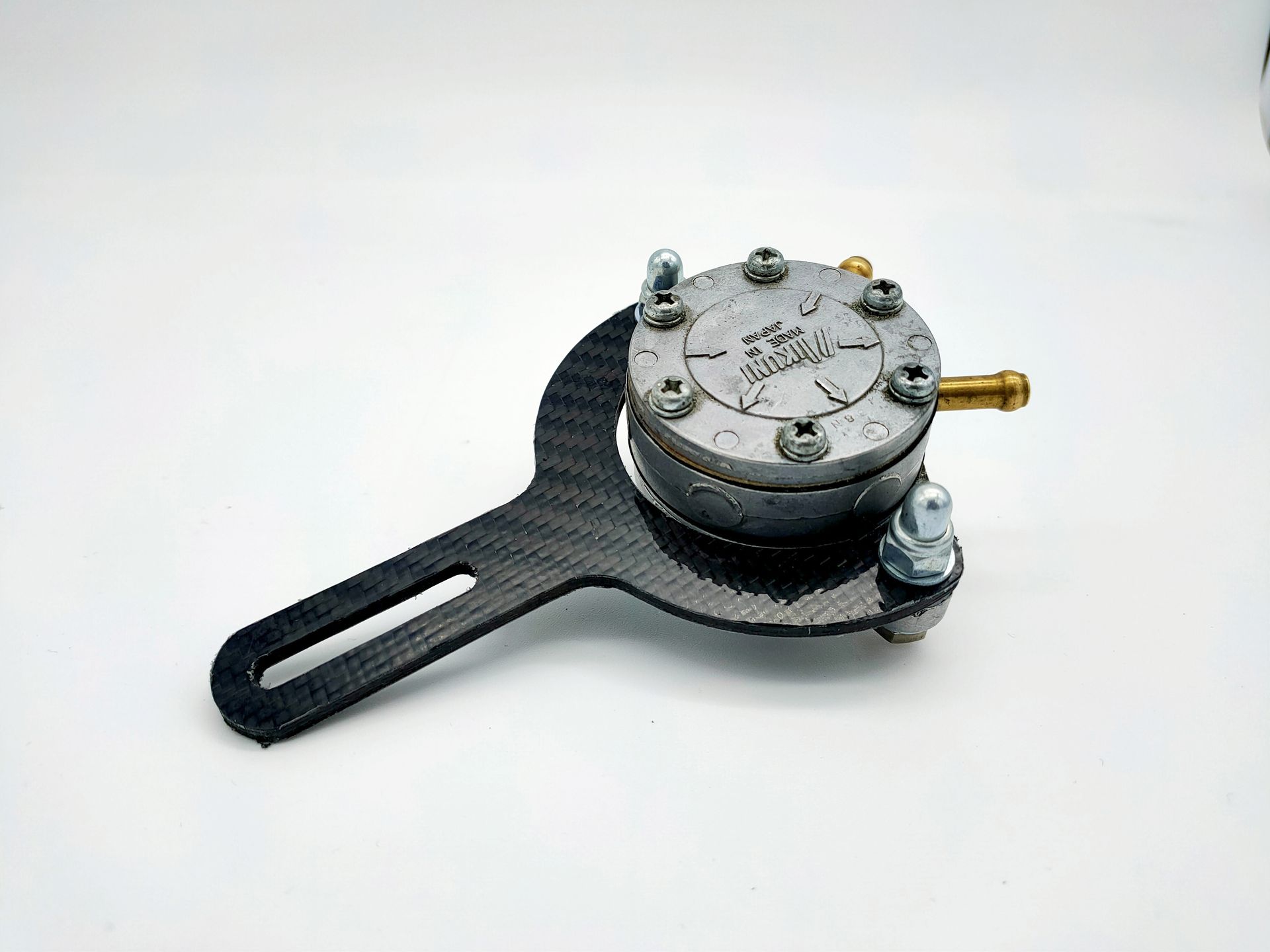 Support carbone pompe essence