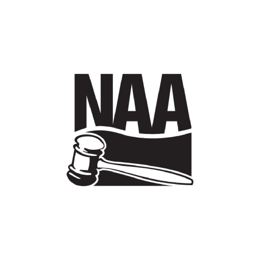 A black and white logo for NAA with a judge 's gavel.