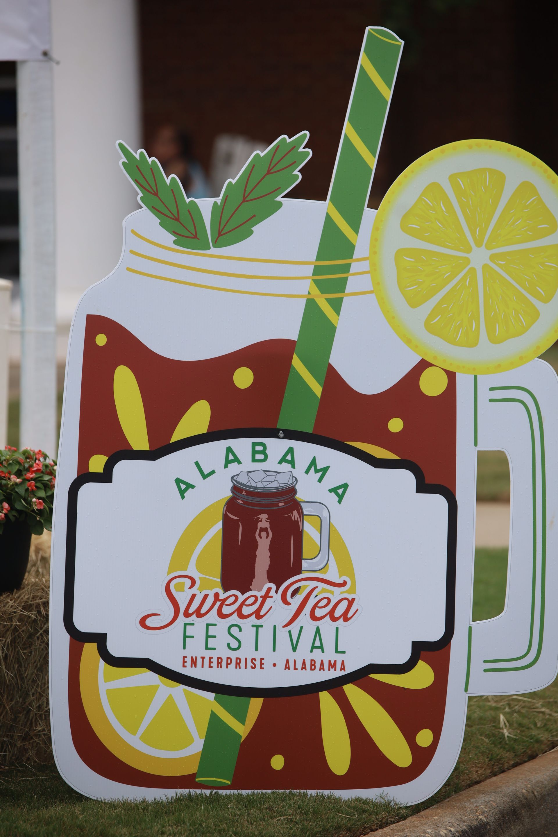 A sign that says alabama sweet tea festival on it