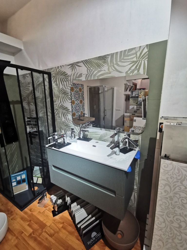 un piccolo edificio in legno