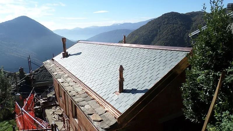 posa di una copertura edile