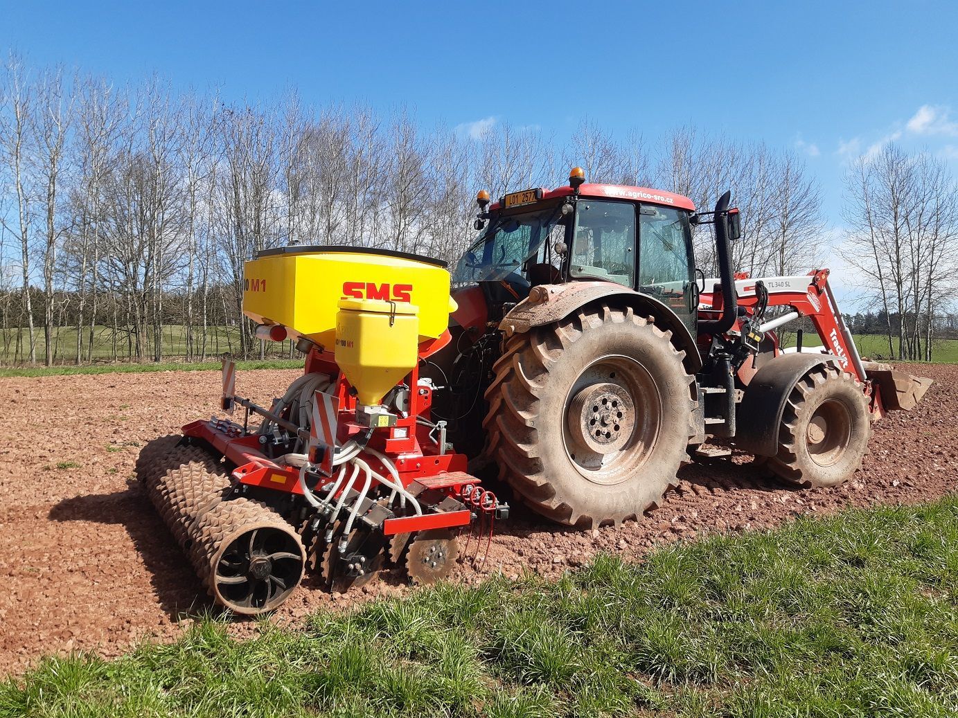 Smart Seeder kylvökone APV kylvölaitteella ja piensimensäiliöllä