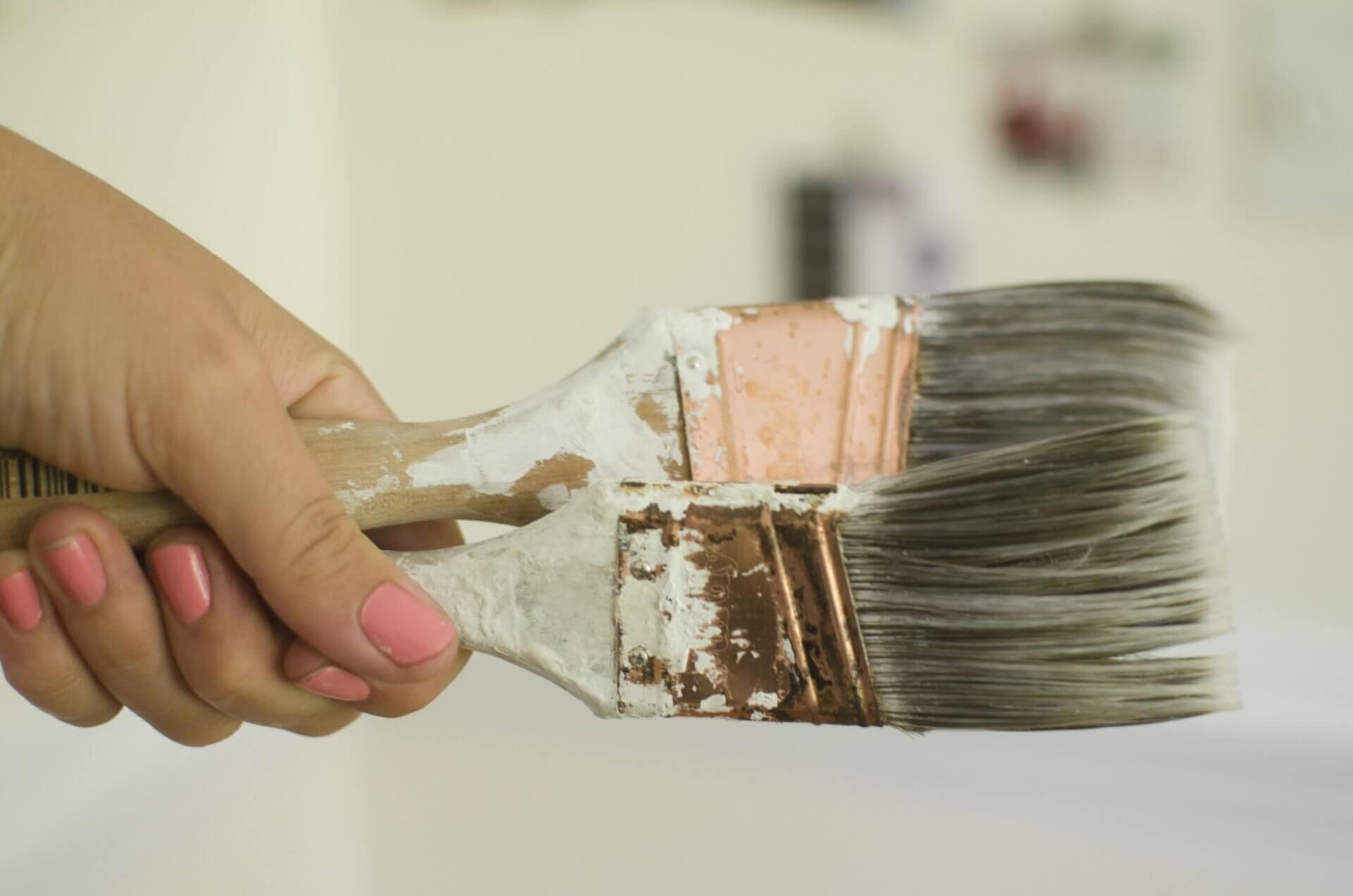 Cleaning paint brushes