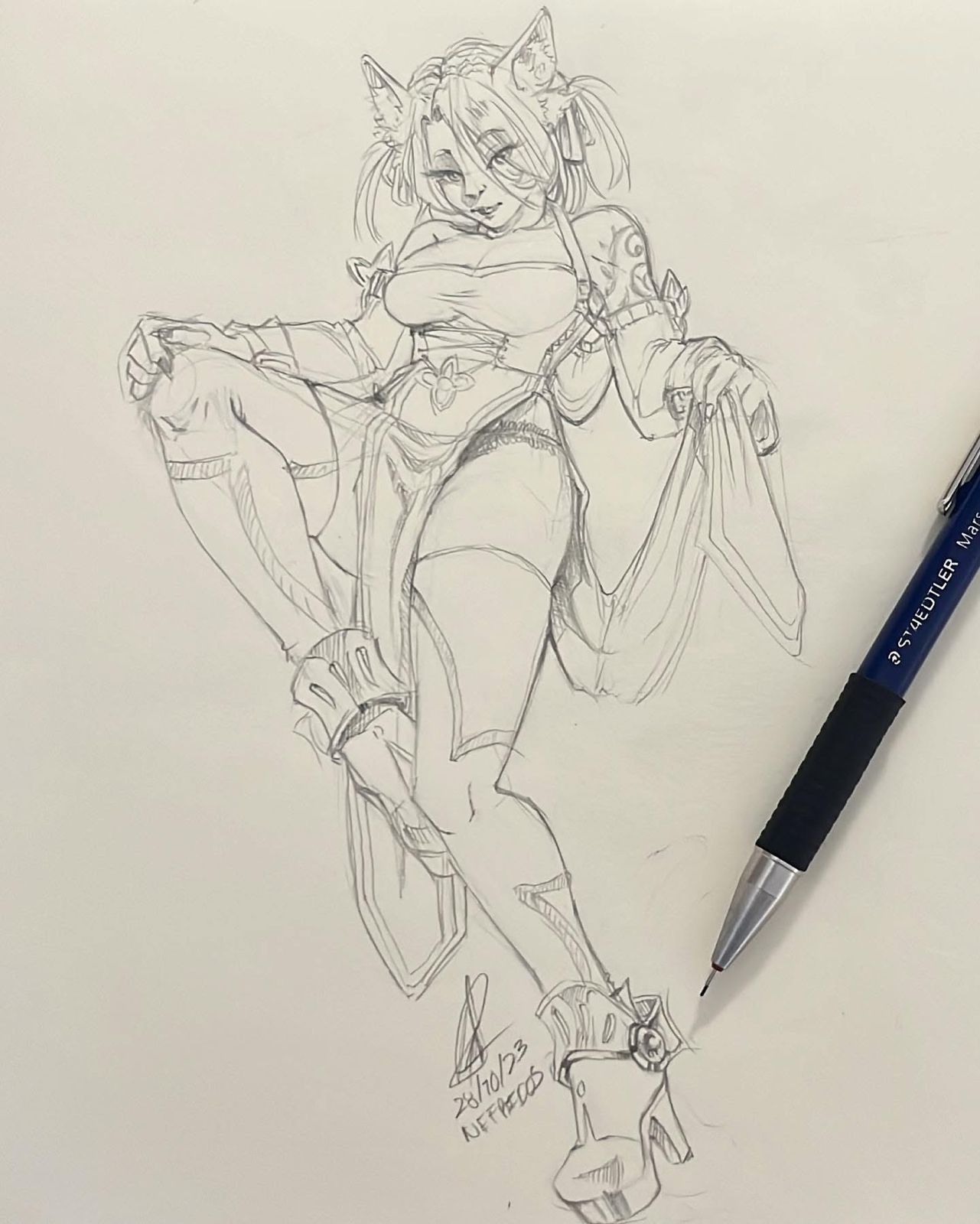 Un dibujo en blanco y negro de una niña con cuernos sosteniendo dos muñecas.