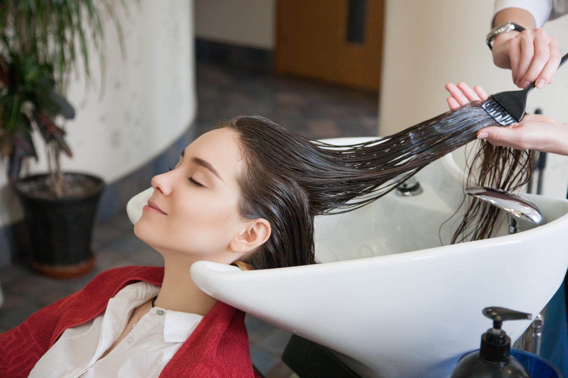 Как покрасить длинные волосы в домашних условиях