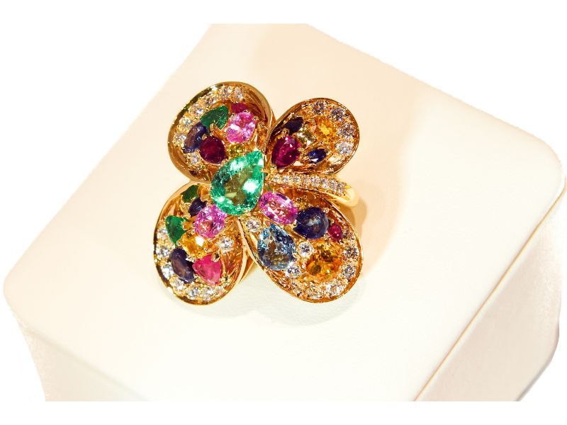Spilla multicolore a fiore - gioielleria artigianale a Roma