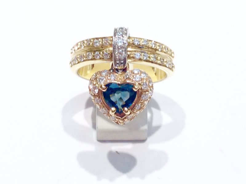 Anello e gemme a cuore