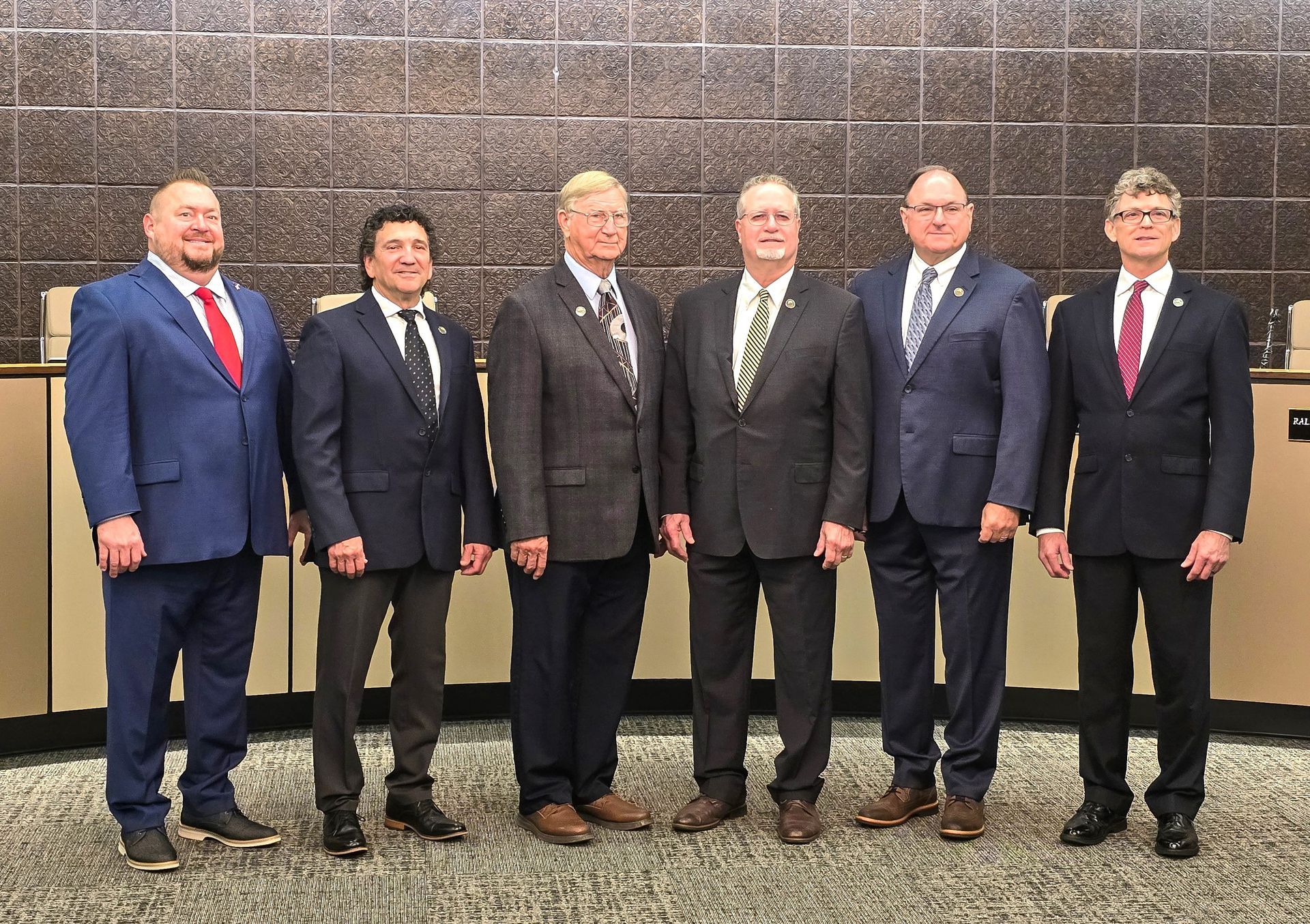 Mayor Ralph Hellmich starts a second term as the council organizes leadership